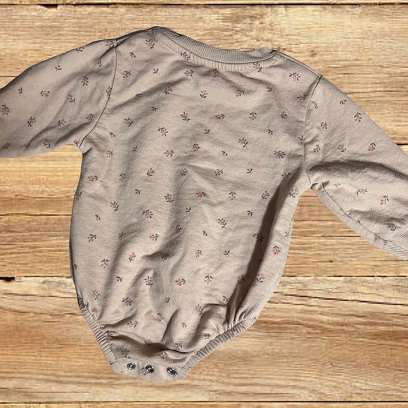 Bundle! Baby girls clothes size 12m! Excellent condition - Picture 5 of 5